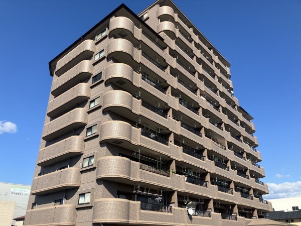 小牧市大字間々原新田、マンションの画像です