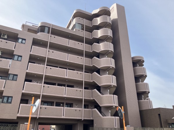小牧市大字久保一色、マンションの画像です