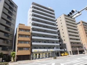 京都市上京区福大明神町、マンションの外観画像です