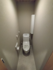 京都市上京区寺之内通千本西入柏清盛町、中古一戸建てのトイレ画像です