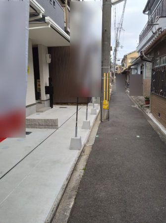 京都市上京区寺之内通千本西入柏清盛町、中古一戸建ての前面道路を含む現地写真画像です