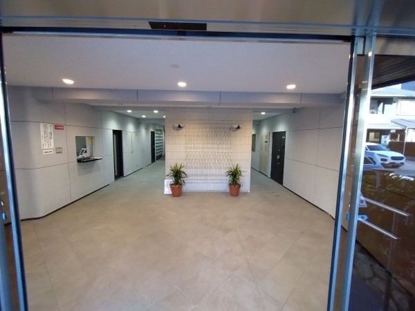 京都市上京区中立売通室町西入三丁町、マンションのエントランス画像です