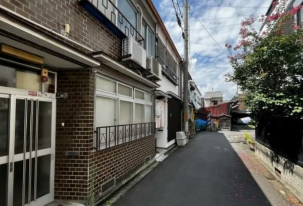 京都市上京区利生町、中古一戸建ての前面道路を含む現地写真画像です