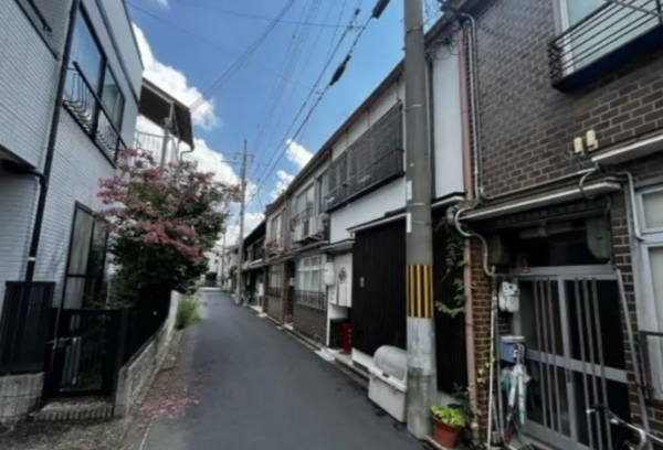 京都市上京区利生町、中古一戸建ての前面道路を含む現地写真画像です