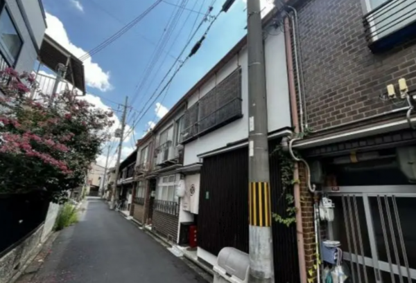 京都市上京区利生町、中古一戸建ての前面道路を含む現地写真画像です