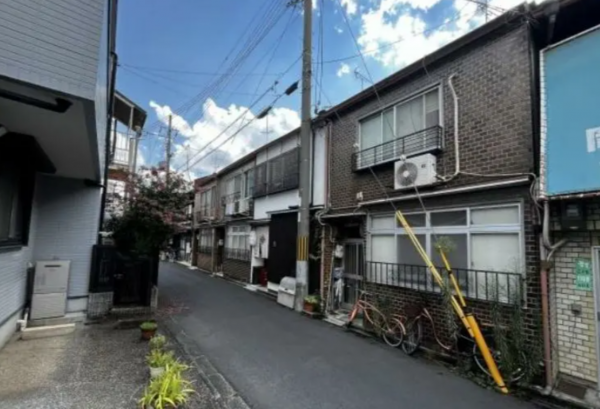 京都市上京区利生町、中古一戸建ての前面道路を含む現地写真画像です