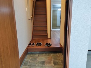 京都市上京区五辻通千本東入西五辻東町、中古一戸建ての玄関画像です