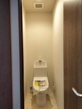 京都市上京区五辻通千本東入西五辻東町、中古一戸建てのトイレ画像です