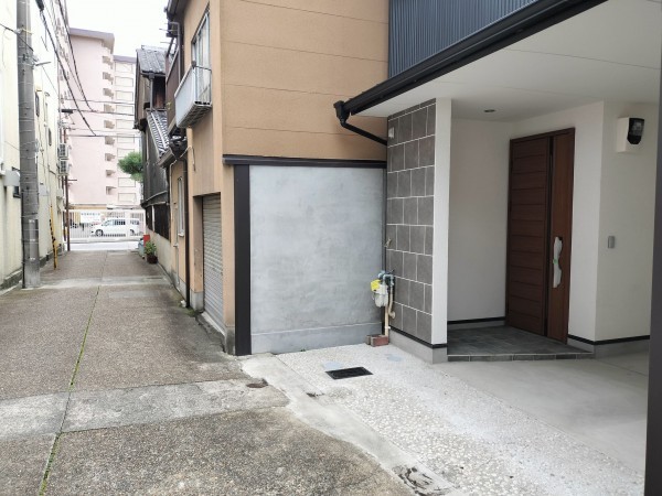 京都市上京区五辻通千本東入西五辻東町、中古一戸建ての前面道路を含む現地写真画像です