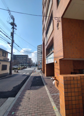 京都市上京区東橋詰町、マンションの前面道路を含む現地写真画像です