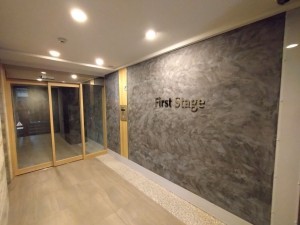 京都市上京区横大宮町、マンションのエントランス画像です