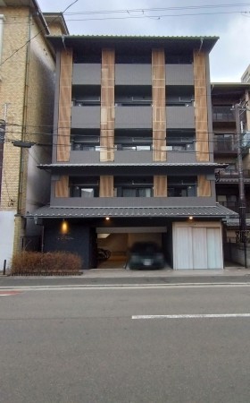 京都市上京区横大宮町、マンションの外観画像です