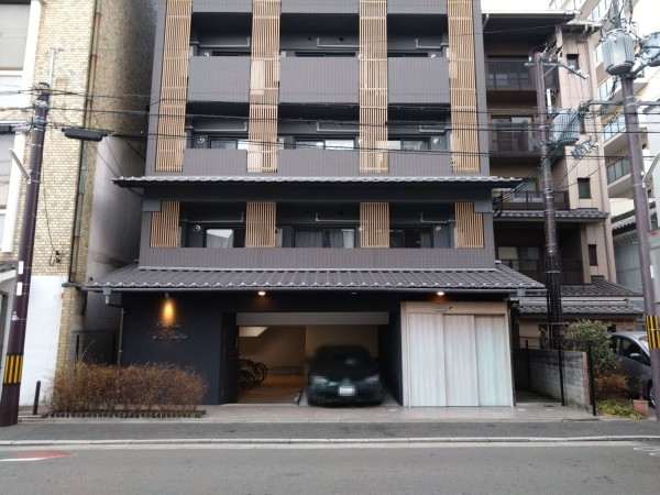 京都市上京区横大宮町、マンションの外観画像です