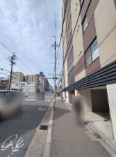 京都市上京区小川通今出川上る中小川町、マンションの前面道路を含む現地写真画像です