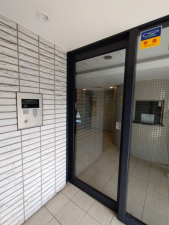 京都市上京区小川通今出川上る中小川町、マンションのエントランス画像です