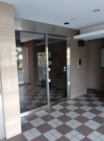 京都市上京区椹木町通堀川東入西山崎町、マンションのエントランス画像です