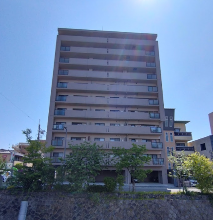 京都市上京区椹木町通堀川東入西山崎町、マンションの外観画像です