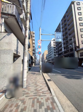 京都市上京区今出川通大宮西入元北小路町、マンションの前面道路を含む現地写真画像です