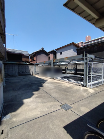 京都市上京区元誓願寺通大宮東入寺今町、マンションの駐車場画像です