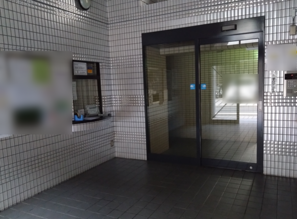 京都市上京区五辻通千本東入上る桐木町、マンションのエントランス画像です