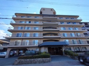 京都市上京区中立売通室町西入三丁町、マンションの外観画像です
