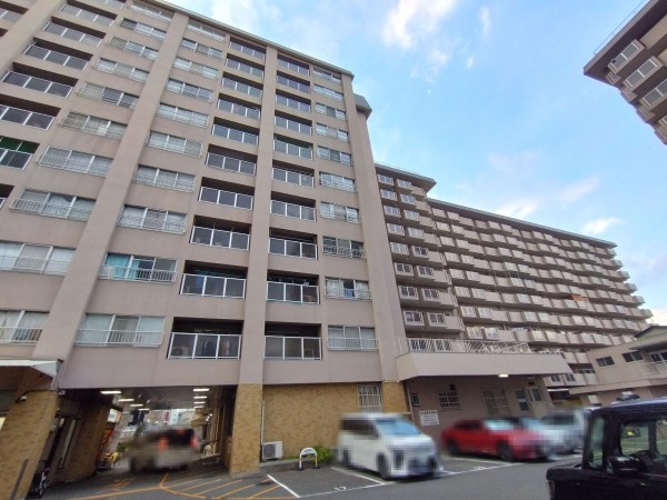 京都市上京区五辻通浄福寺西入一色町、マンションの外観画像です