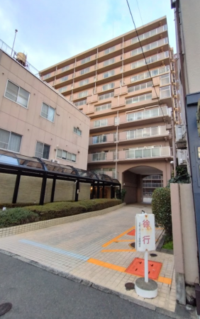 京都市上京区千本通一条上る泰童片原町、マンションの外観画像です