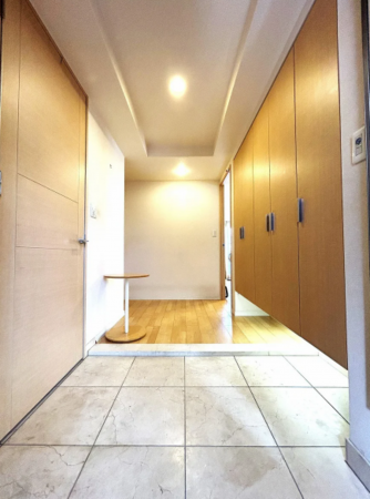 京都市上京区大上之町、マンションの玄関画像です