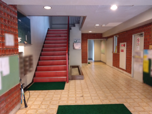 京都市上京区千本通出水下る十四軒町、マンションのエントランス画像です