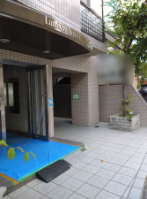 京都市上京区千本通出水下る十四軒町、マンションのエントランス画像です