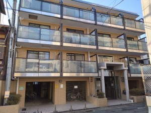 京都市上京区葭屋町通上長者町下る菊屋町、マンションの外観画像です