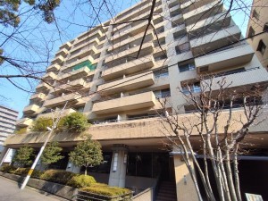 京都市上京区東堀川通一条上る竪富田町、マンションの外観画像です
