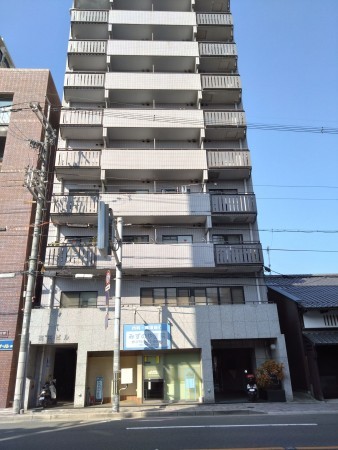 京都市上京区元北小路町、マンションの外観画像です