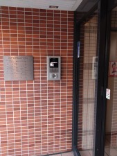 京都市上京区大宮通今出川下る薬師町、マンションのエントランス画像です