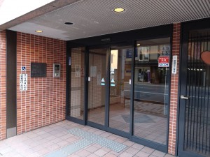 京都市上京区大宮通今出川下る薬師町、マンションのエントランス画像です