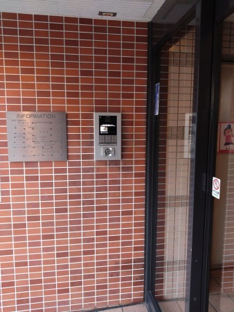 京都市上京区大宮通今出川下る薬師町、マンションのエントランス画像です