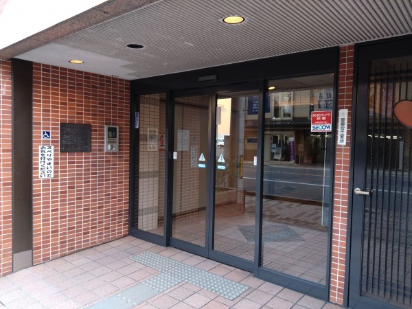 京都市上京区大宮通今出川下る薬師町、マンションのエントランス画像です