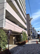 京都市上京区今出川通浄福寺西入２丁目東上善寺町、マンションの画像です