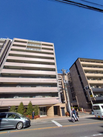 京都市上京区今出川通浄福寺西入２丁目東上善寺町、マンションの画像です