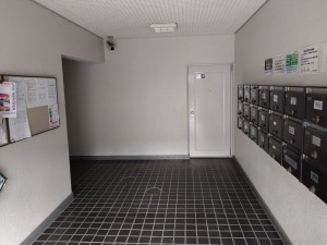 京都市上京区新町通上御霊前上る下清蔵口町、マンションのエントランス画像です