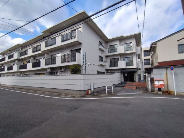 京都市上京区新町通上御霊前上る下清蔵口町、マンションの外観画像です