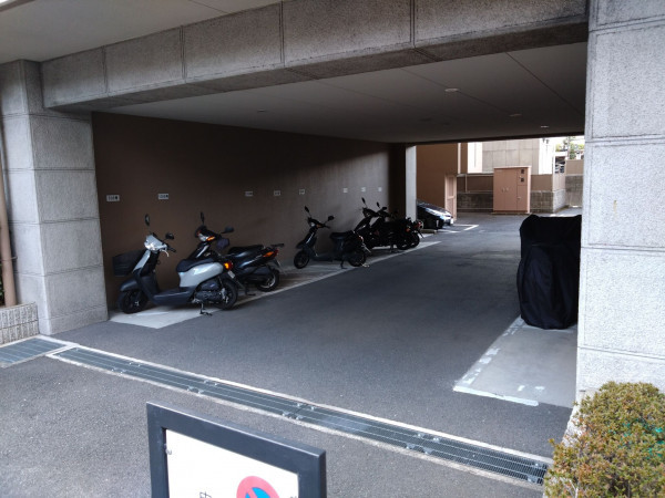 京都市上京区千本通一条上る北伊勢殿構町、マンションの画像です