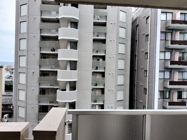 京都市上京区五辻通浄福寺西入一色町、マンションのバルコニー画像です