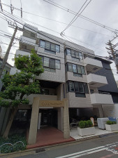 京都市中京区富小路通三条下る朝倉町、マンションの画像です