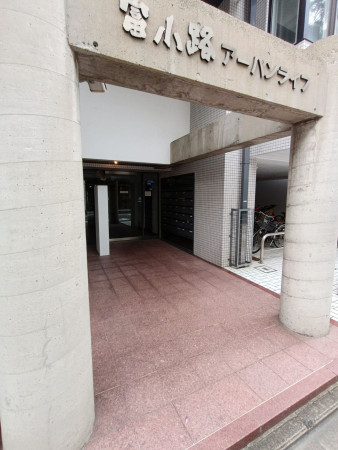京都市中京区富小路通三条下る朝倉町、マンションの画像です