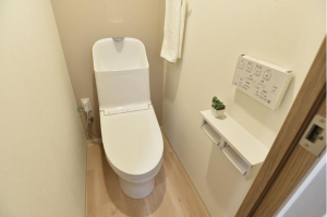 京都市上京区五辻通千本東入上る桐木町、マンションのトイレ画像です