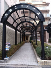 京都市上京区千本通一条上る泰童片原町、マンションの画像です