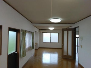 福山市引野町北、中古一戸建ての居間画像です