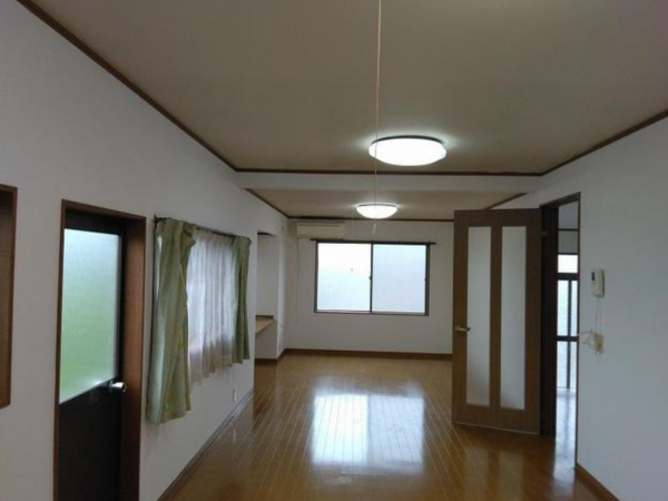 福山市引野町北、中古一戸建ての居間画像です