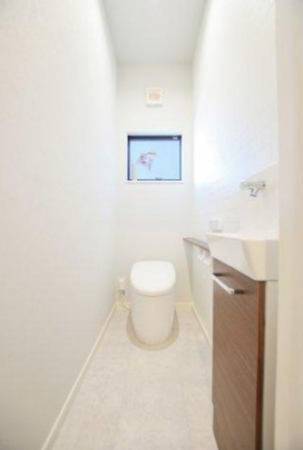 福山市手城町、新築一戸建てのトイレ画像です